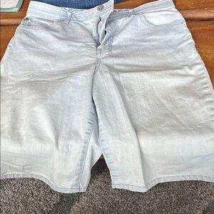 Gloria Vanderbilt Gray Bermuda Shorts Casual Style